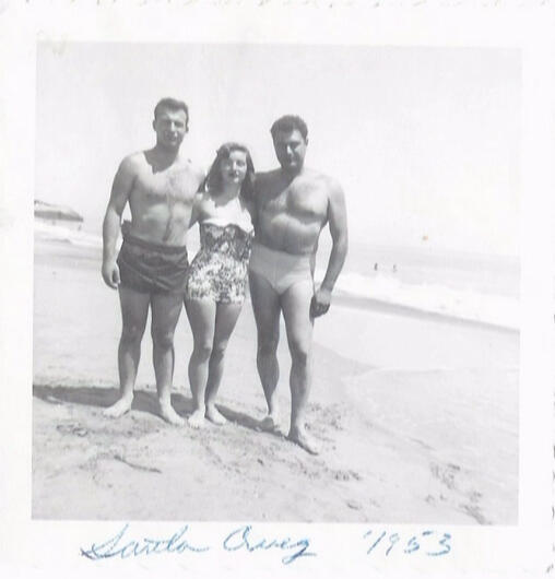 Marty-Shirlen-Uncle Murray on the beach